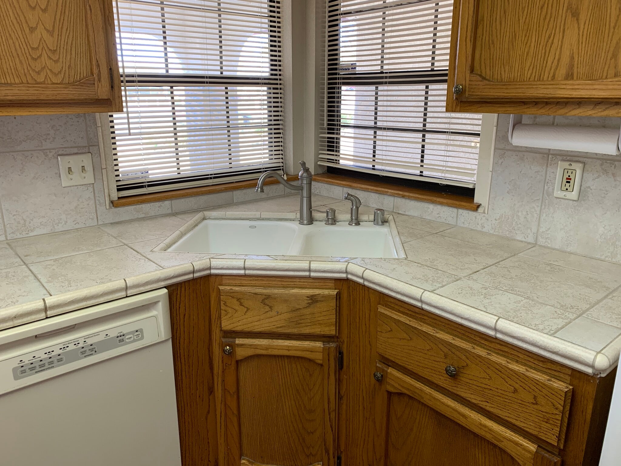 kitchen - 654 N Inyo St