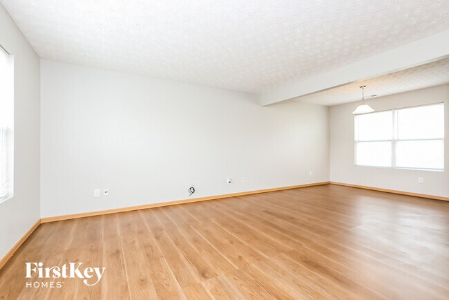 Building Photo - 6322 Pompano St