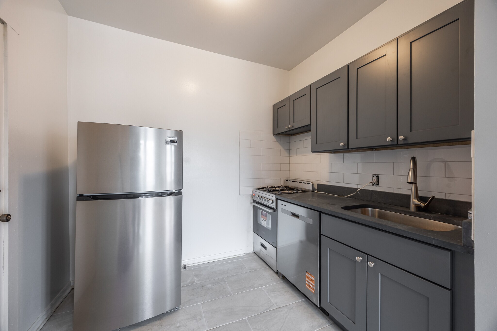 Building Photo - 1319 W Estes Ave