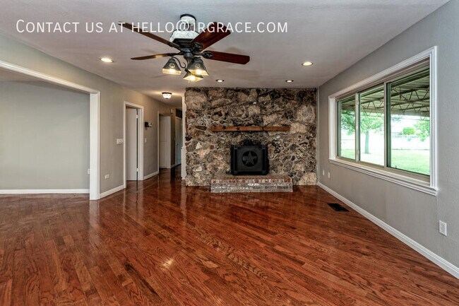 Building Photo - 525 W 4th St