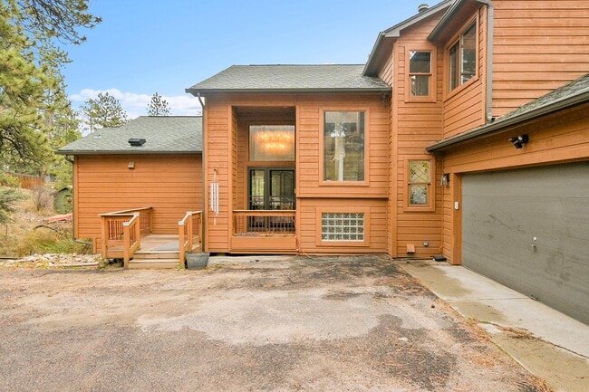 Building Photo - 28384 Kinnikinick Rd