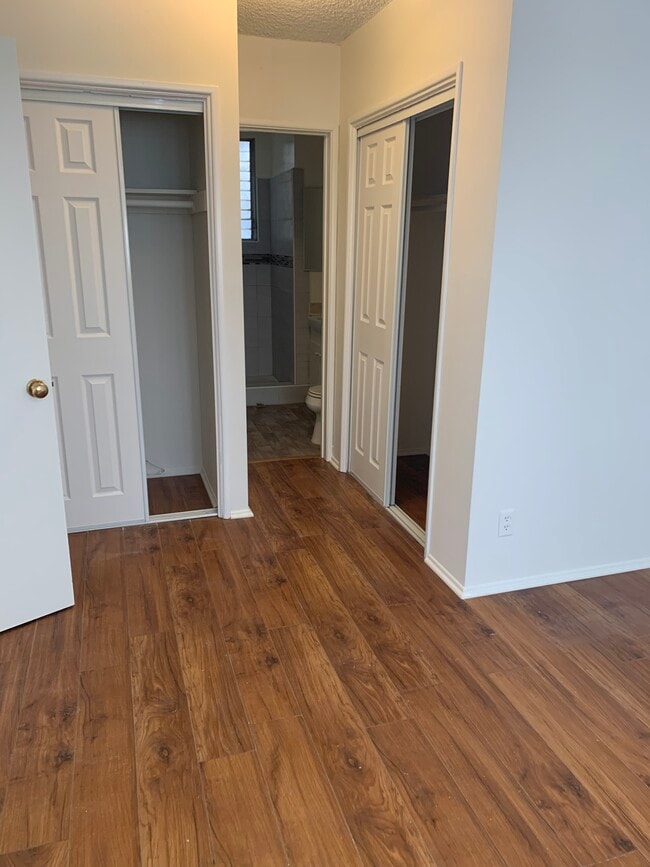 Building Photo - 10350 Almayo Ave