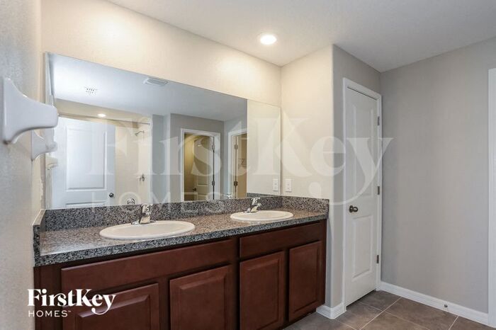 Building Photo - 5050 White Chicory Dr