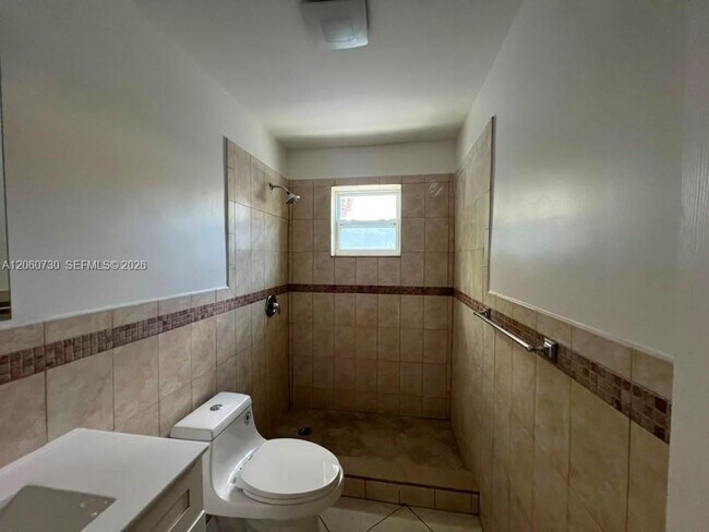 Building Photo - 1241 SW 22nd Ave
