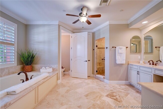 Building Photo - 1528 NE Outrigger Landings Dr