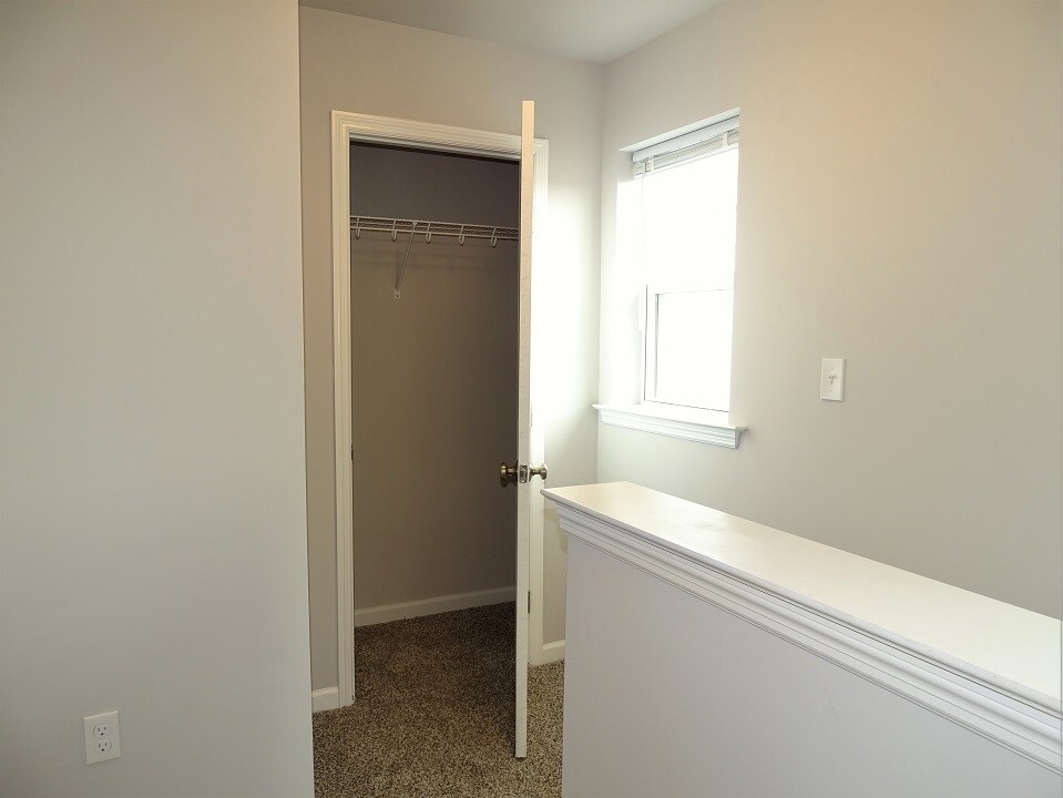 Building Photo - 26 Cobblestone Ct
