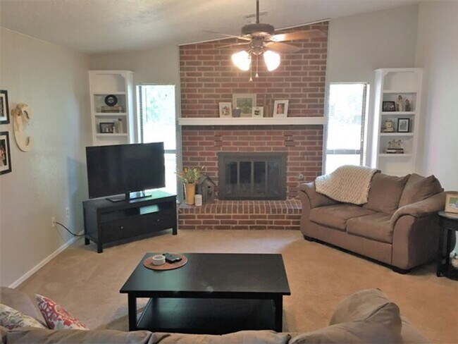 Building Photo - 3007 NE Lancaster Ln