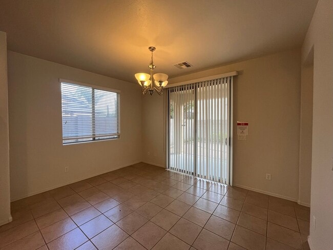 Building Photo - 4 Bedroom Home with Loft in Stonefield Com...