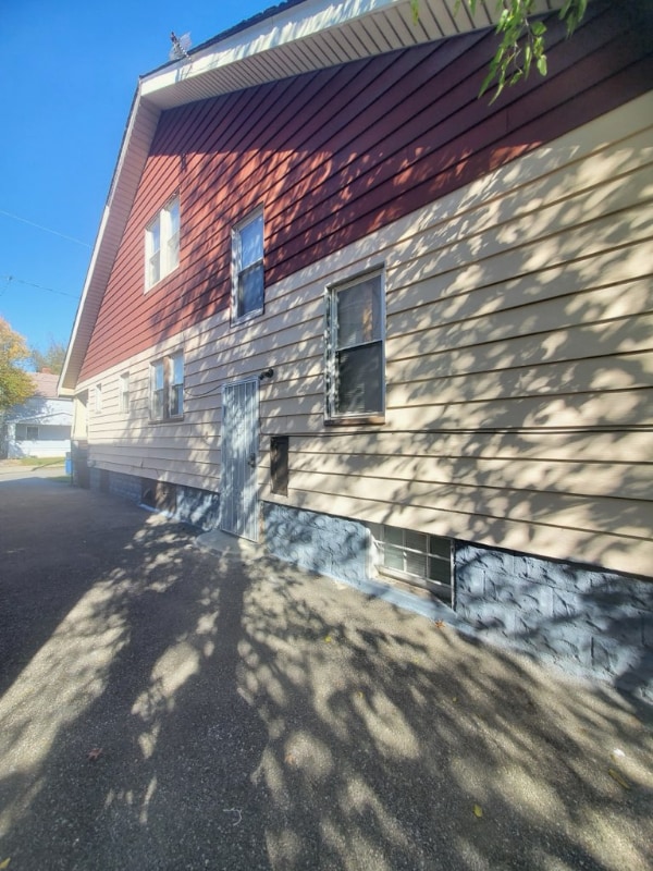 Building Photo - 11806 Farringdon Ave