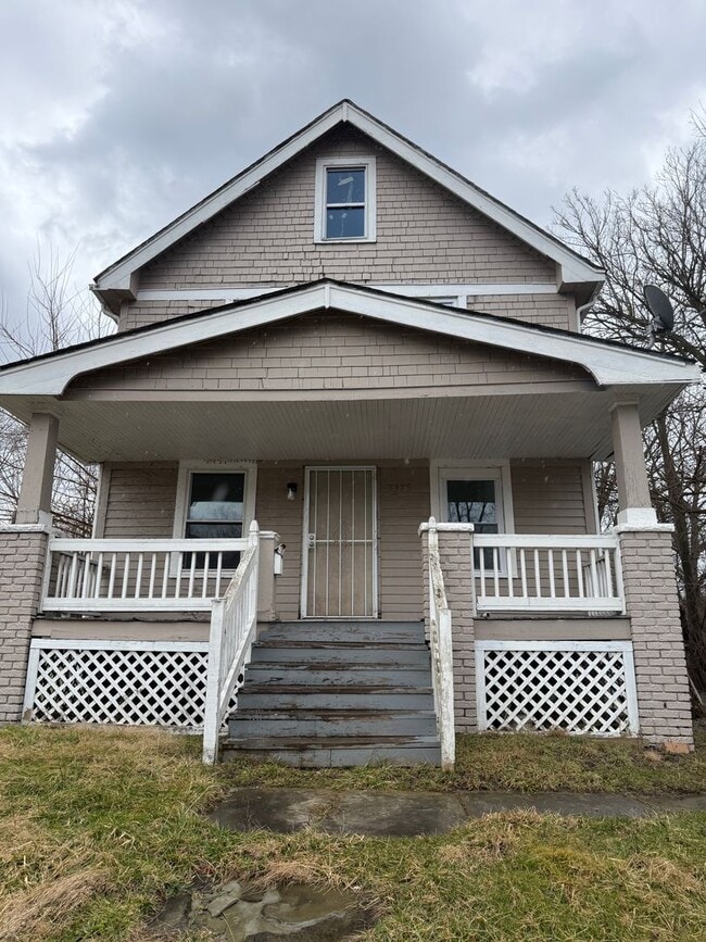 Building Photo - 3bd Single Section 8