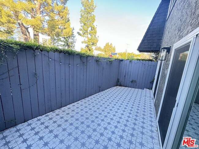 Building Photo - 4443 Saugus Ave