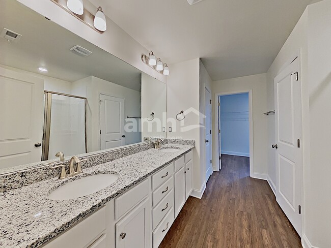 Building Photo - 4941 Wilcrest Ct
