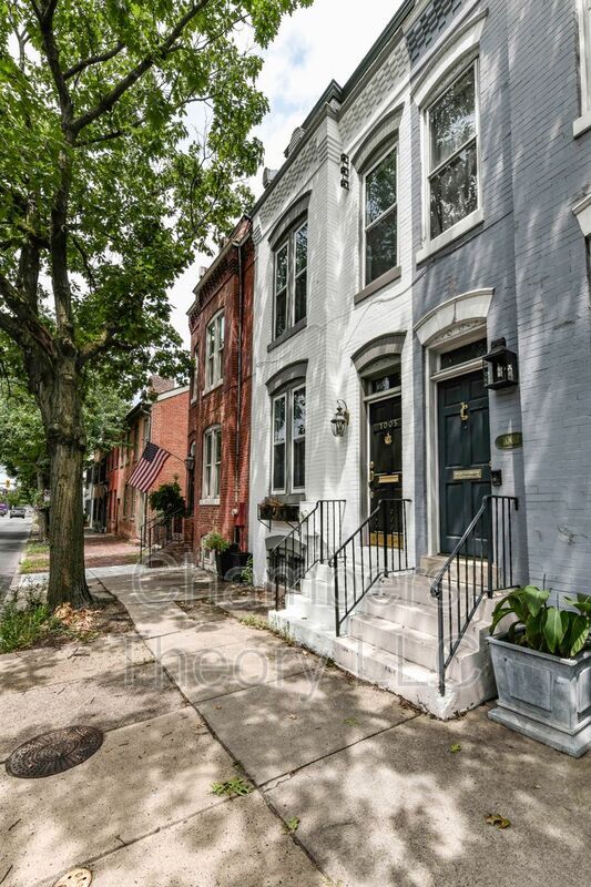Building Photo - 1005 Duke St