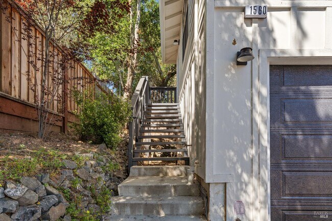 Building Photo - 1560 Laurel St