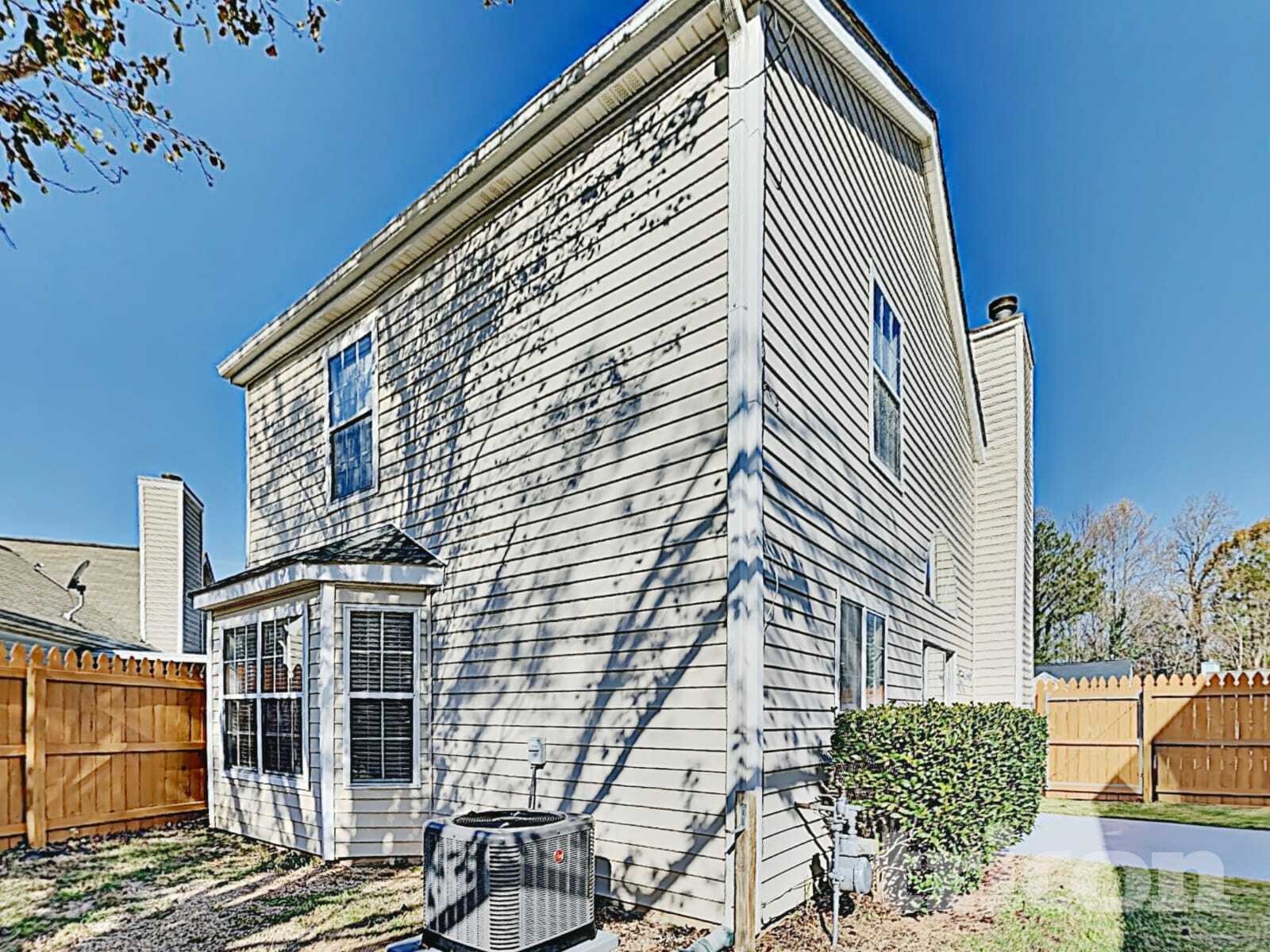Building Photo - 4242 Tenneyson Ln