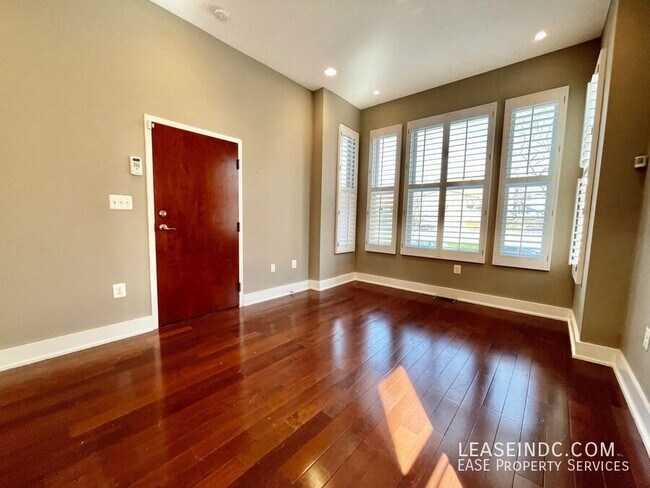 Building Photo - 1004 N Street NW-#1