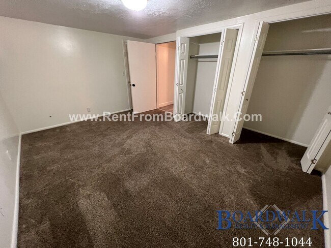 Building Photo - 2247 E Lambourne Ave