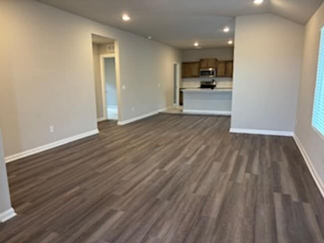 Building Photo - New Home! 1st month free!