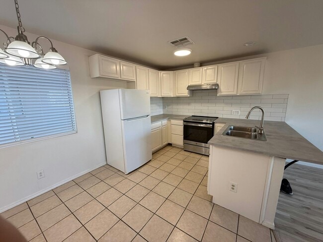 Building Photo - 1926 Haskell Rd