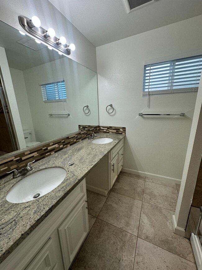 Building Photo - 440 N Homsy Ave