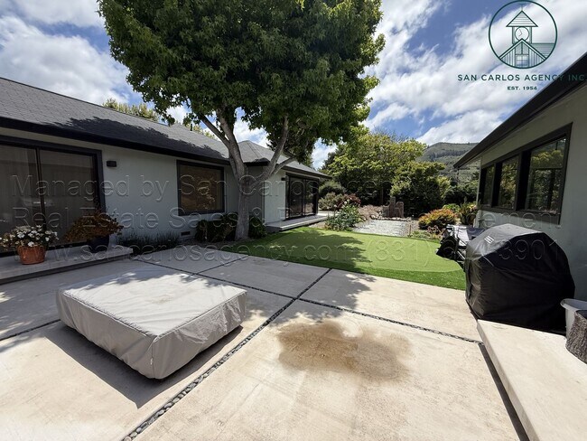 Building Photo - Newly Remodeled Spacious Three Bedroom Quail Lodge Home
