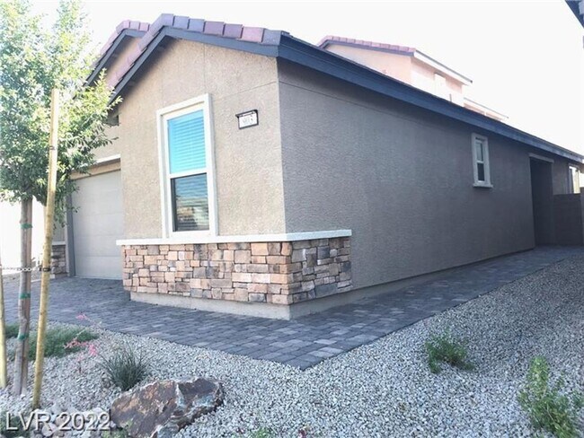 Building Photo - Smart Home. Henderson Beauty In Gated Comm...