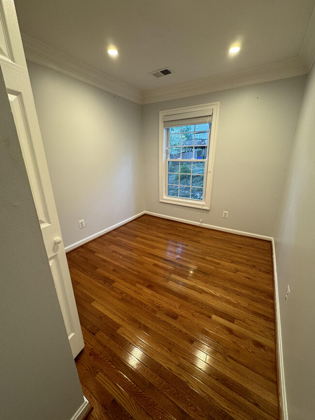 3rd bedroom upstairs - 2422 S Oxford St