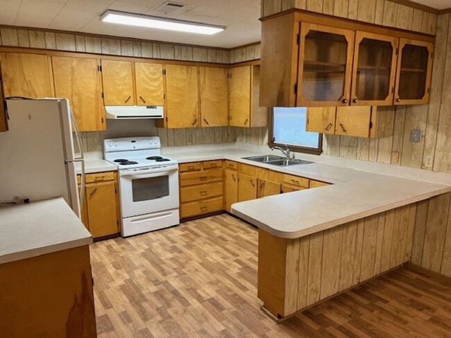 Building Photo - Adorable 2B/2B Home Available