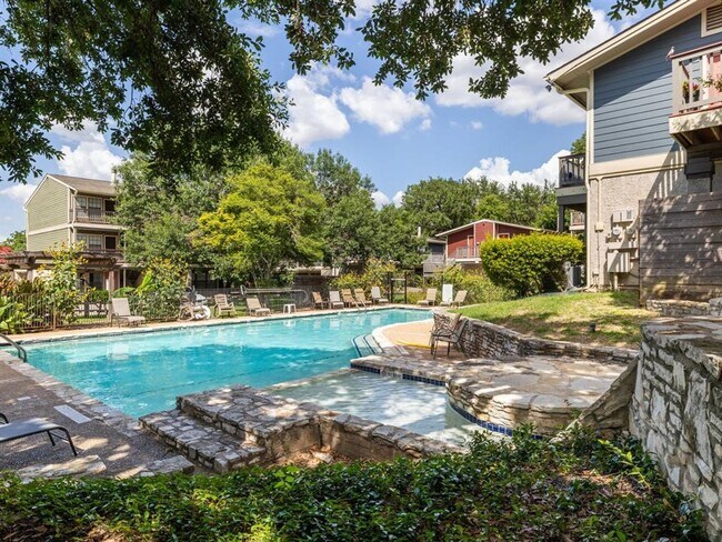 Building Photo - Charming 2 bd 2 bath Condo in Travis Oaks ...
