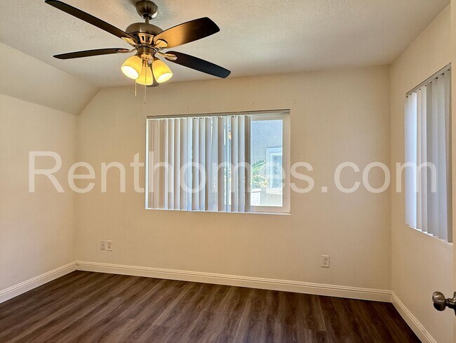 Building Photo - 7425 Charmant Dr