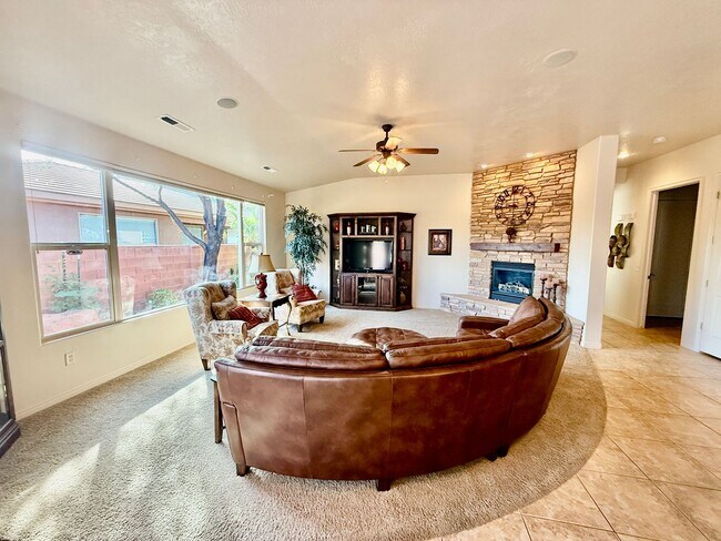Building Photo - Lovely FURNISHED Three Bedroom Home in Ivins