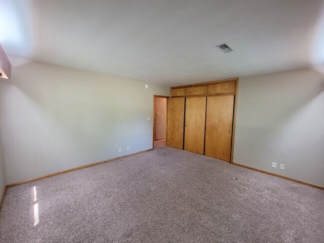 Building Photo - 1103 College St