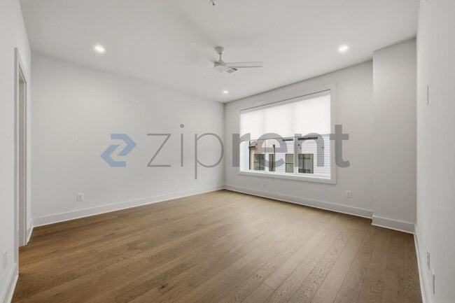 Building Photo - Unit