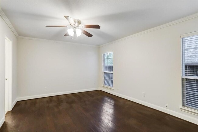 Building Photo - 1880 White Oak Dr