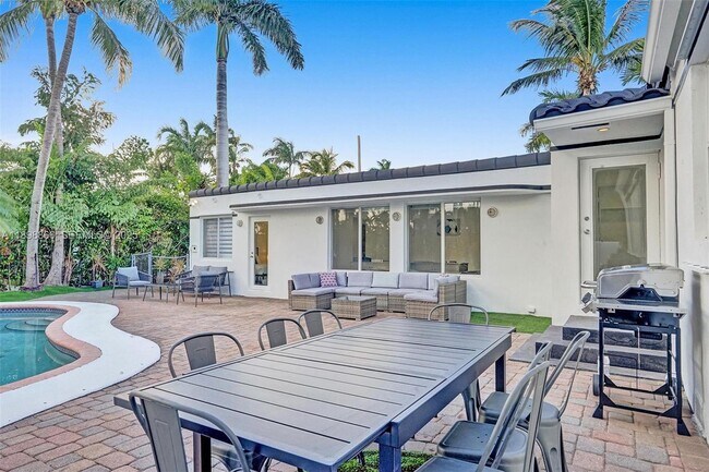 Building Photo - 725 Harrison St