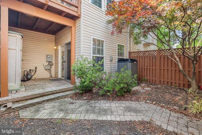 Building Photo - 5011 Waple Ln