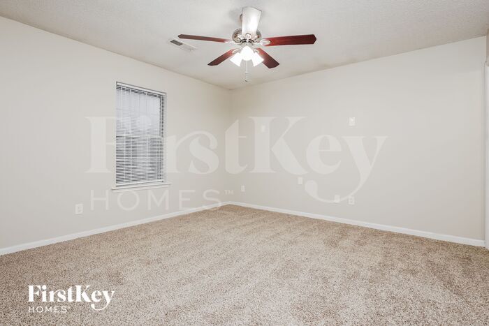 Building Photo - 2561 Realm St
