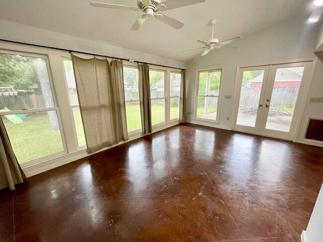 Building Photo - 3 Bedroom 2 Bathroom Home for Rent in the ...