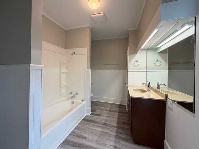 Building Photo - Historic Home in Batesville