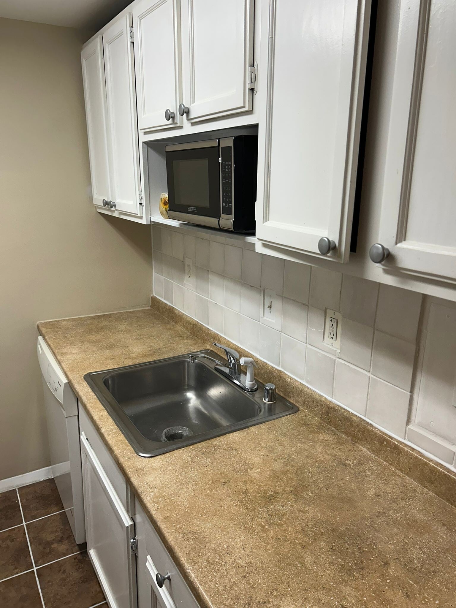 Kitchen - 4600 Duke St