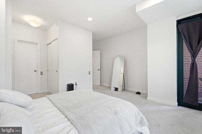 Building Photo - 955 26th St NW