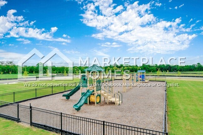 Building Photo - 3335 Meriwether Dr