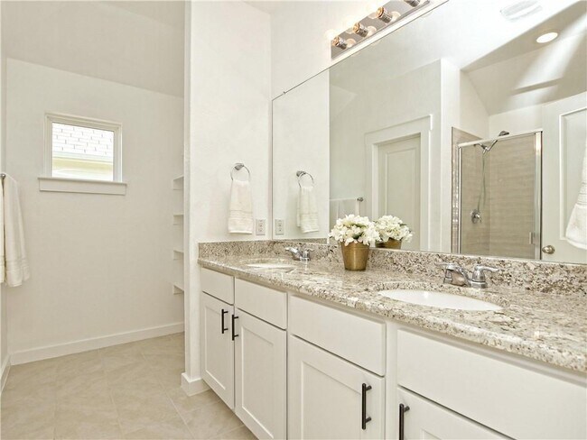 Building Photo - 116 Nogalito Wy