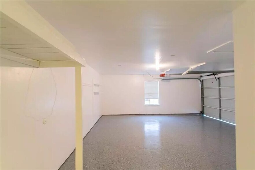 Building Photo - 2137 Shady Grove Dr