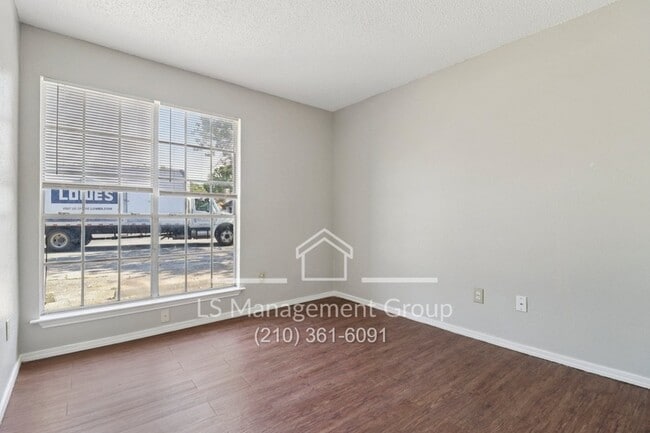 Building Photo - 6720 Windsor Hollow Dr