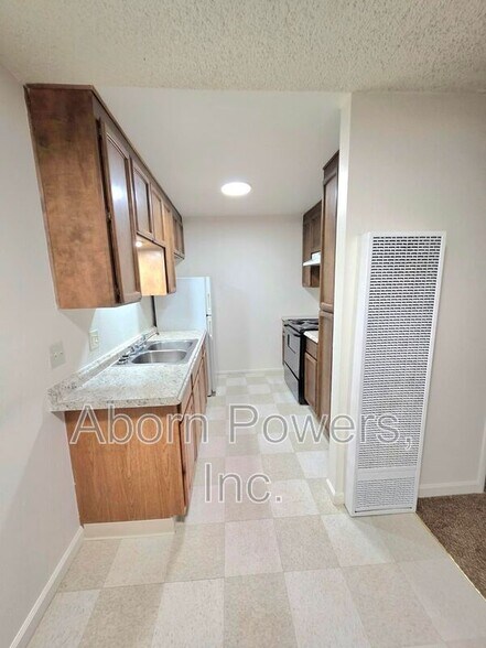 Building Photo - 1221 B St