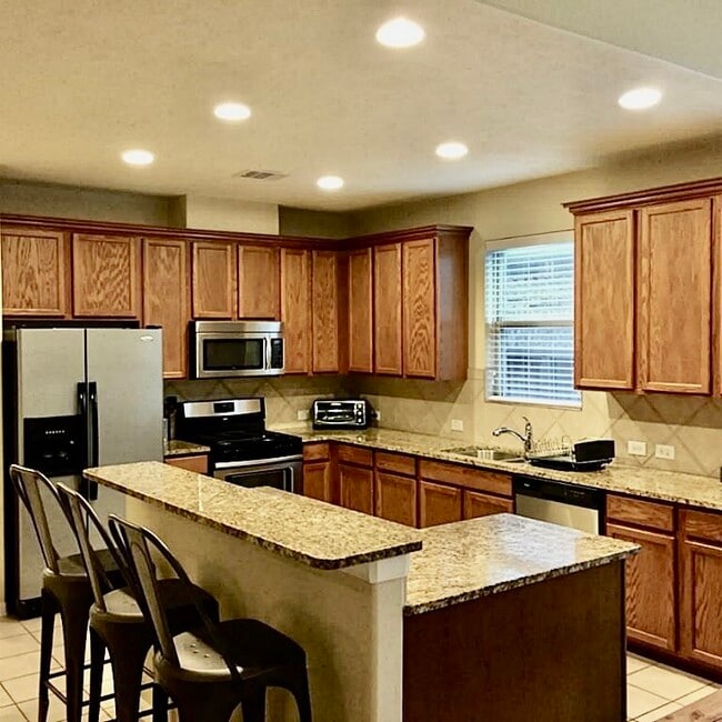 Building Photo - 6422 Addlestone Ridge Ln