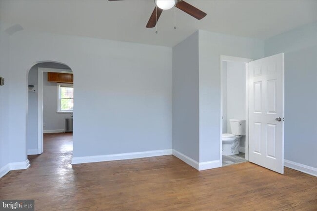 Building Photo - 1323 N Kenwood Ave