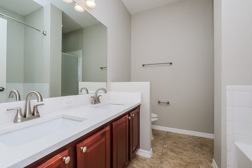 Building Photo - 11740 Colony Lakes Blvd