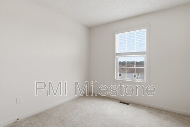 Building Photo - 75 Foal Ln
